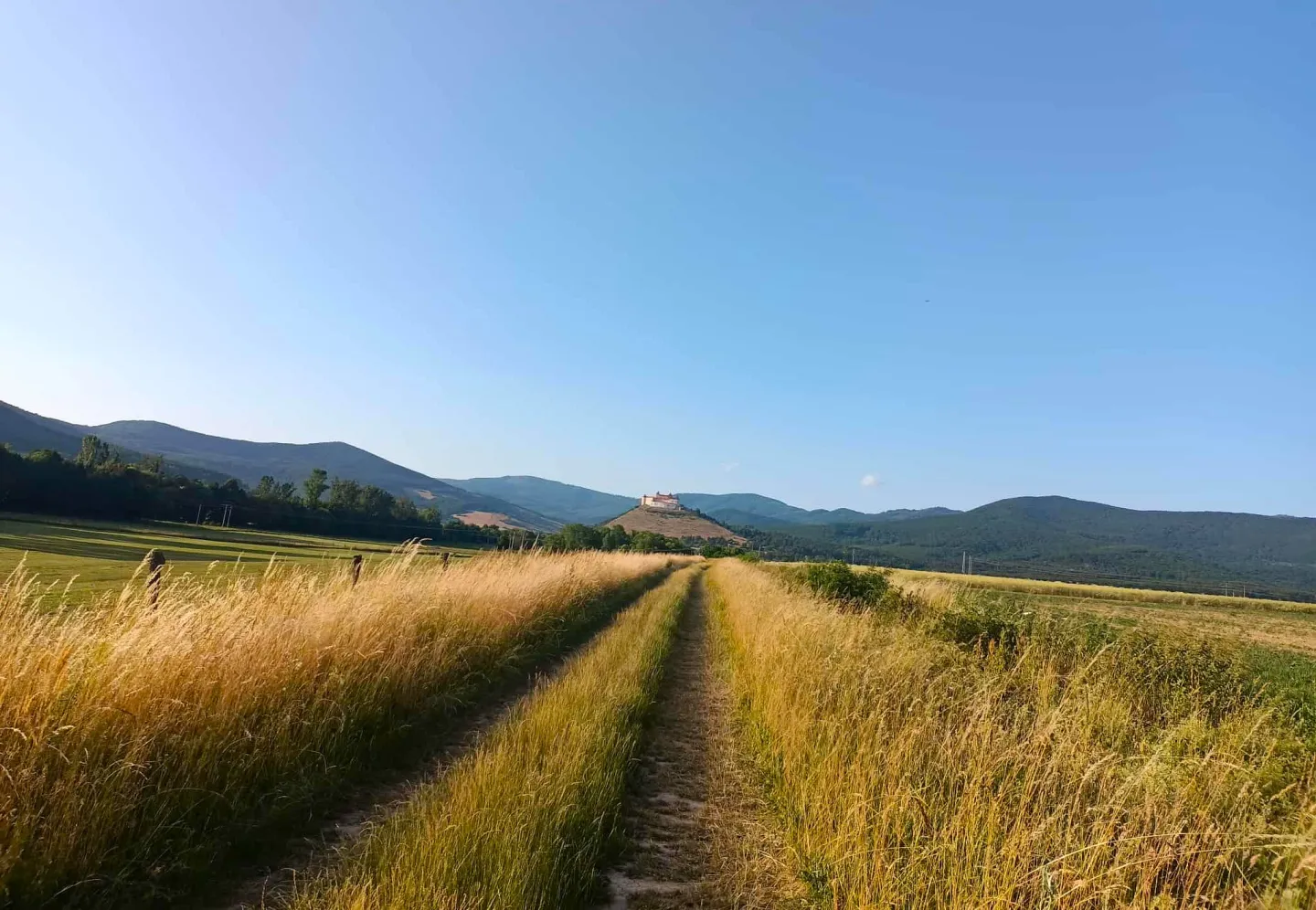 Gemer i Słowacki Kras – tam, gdzie trzy kultury mieszają się w cieniu zamku węgierskiego Elona Muska